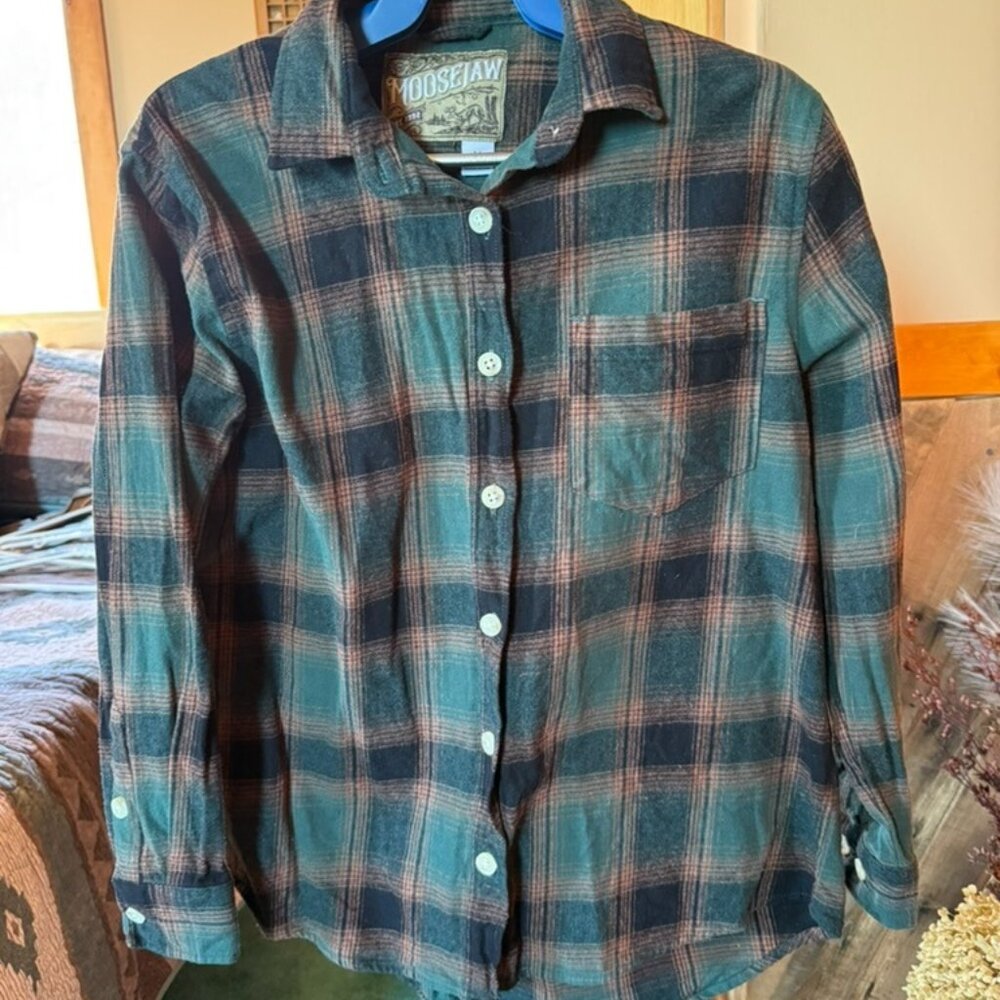 ⭐️Women's Moosejaw Plaid Button Up Sz M
